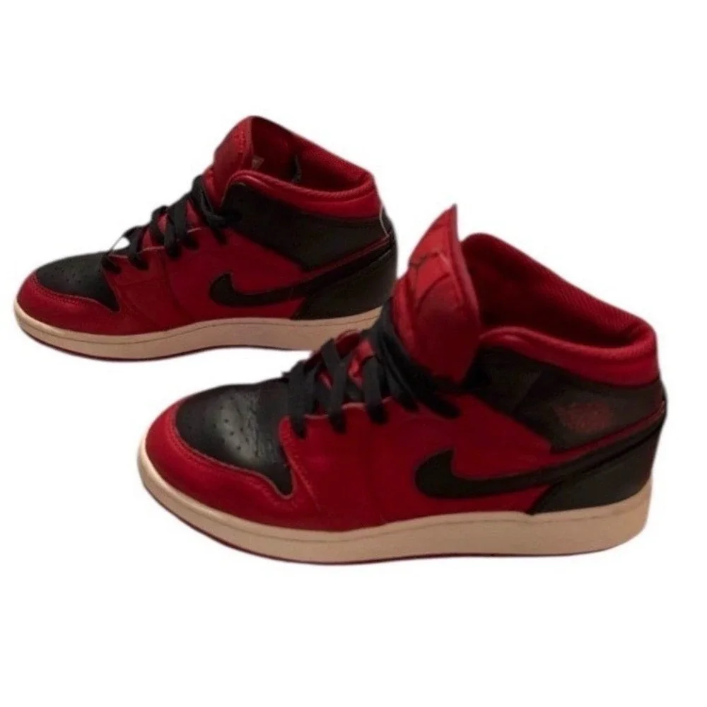 Nike‎ Air Jordan Style High-Top SneakersSize: 5.5Y Women's 7–7.5 Condition: Mint